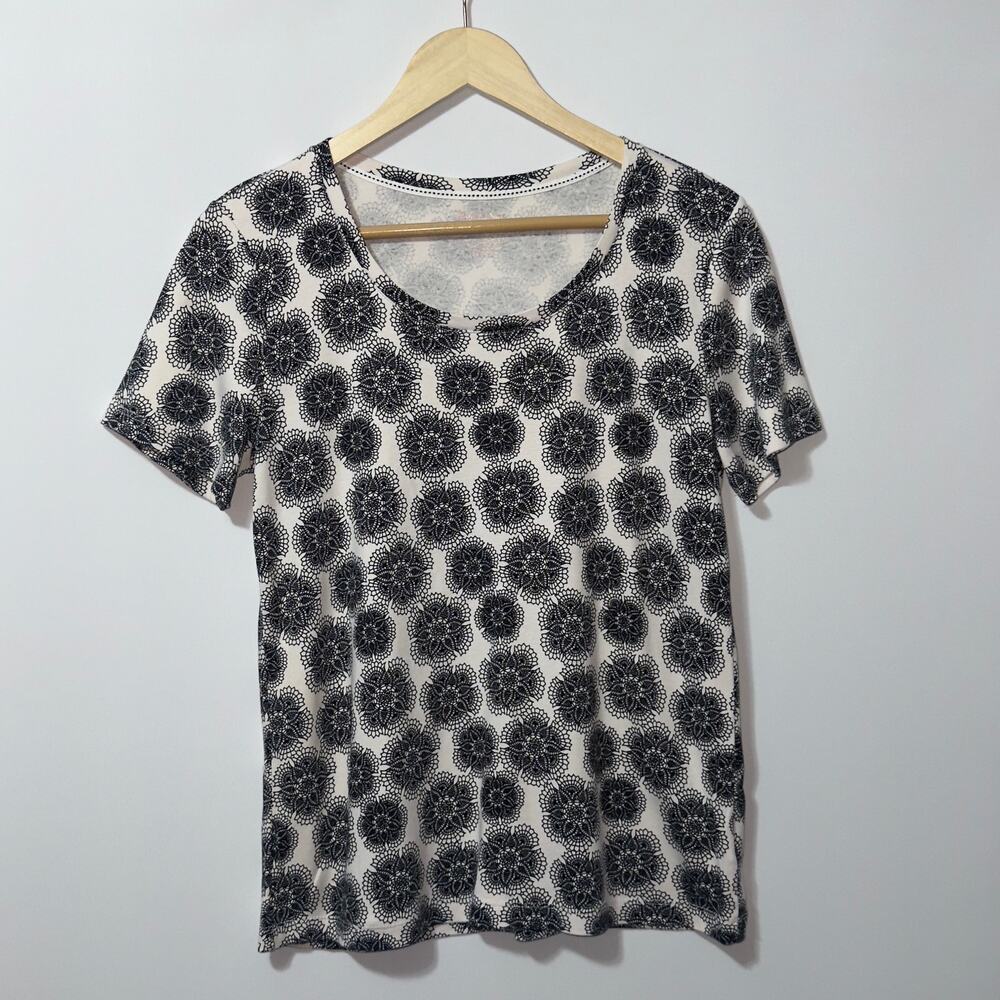 White stag black & white floral blouse women's size medium(8/10)